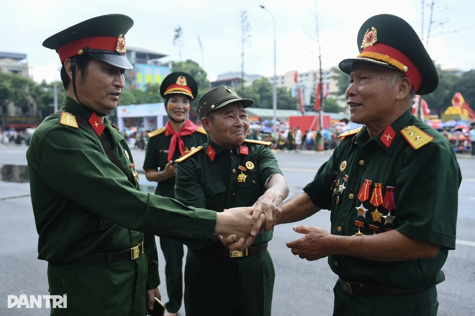 Đề xuất nâng mức hỗ trợ cho sĩ quan nghỉ hưu trước tuổi Đề xuất nâng mức hỗ trợ cho sĩ quan nghỉ hưu trước tuổi