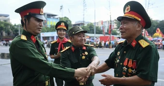 Đề xuất nâng mức hỗ trợ cho sĩ quan nghỉ hưu trước tuổi