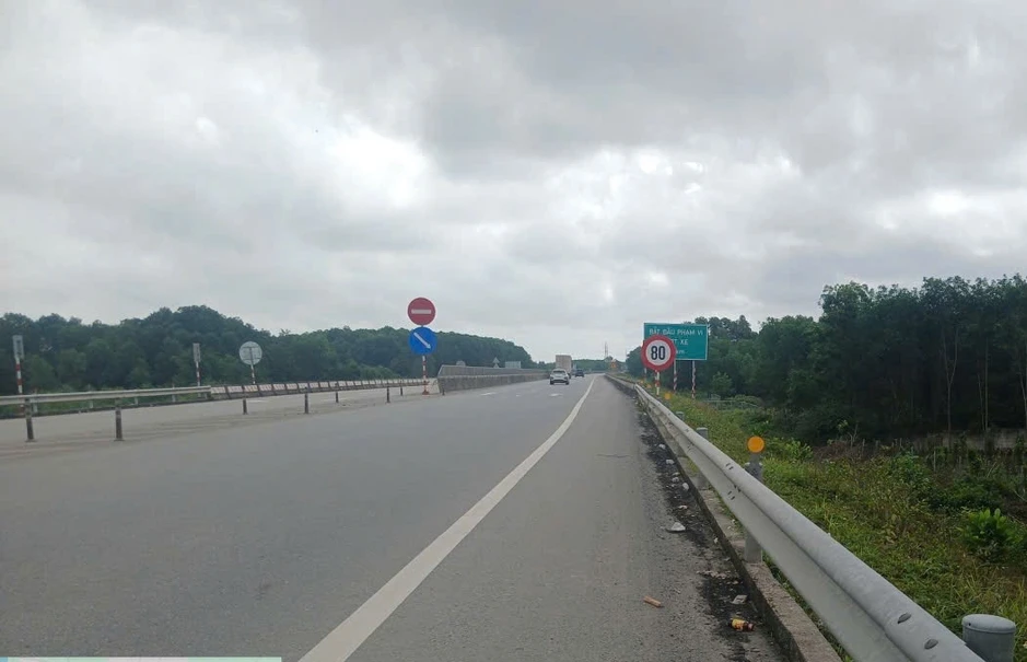 Đề xuất tăng tốc độ lên 80km/h trên một số đoạn cao tốc Cam Lộ – La Sơn Đề xuất tăng tốc độ lên 80km/h trên một số đoạn cao tốc Cam Lộ – La Sơn