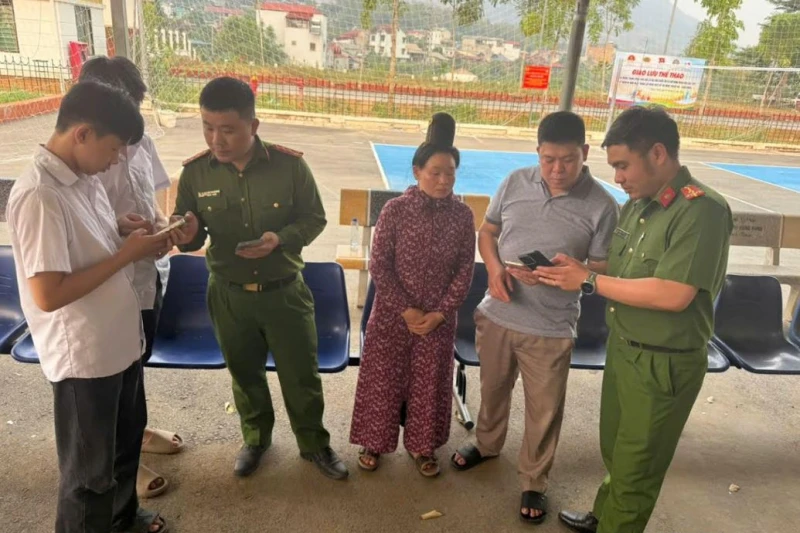 Đến từng bản cấp căn cước, tạo thuận lợi tối đa cho người dân Đến từng bản cấp căn cước, tạo thuận lợi tối đa cho người dân