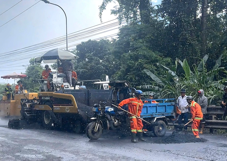 Đèo Bảo Lộc xuất hiện nhiều “ổ gà” sau mưa lớn Đèo Bảo Lộc xuất hiện nhiều “ổ gà” sau mưa lớn