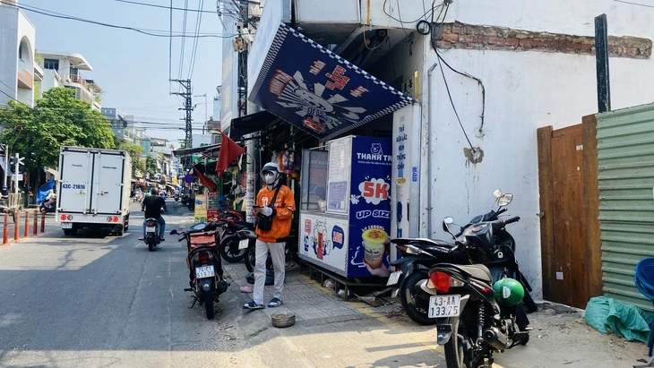 Dẹp lấn chiếm vỉa hè: Trung tâm Đà Nẵng chuyển động, vùng ven còn 'đứng bánh' Dẹp lấn chiếm vỉa hè: Trung tâm Đà Nẵng chuyển động, vùng ven còn 'đứng bánh'