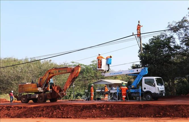 Di dời tạm thời đường điện sau phản ánh của Thông tấn xã Việt Nam Di dời tạm thời đường điện sau phản ánh của Thông tấn xã Việt Nam