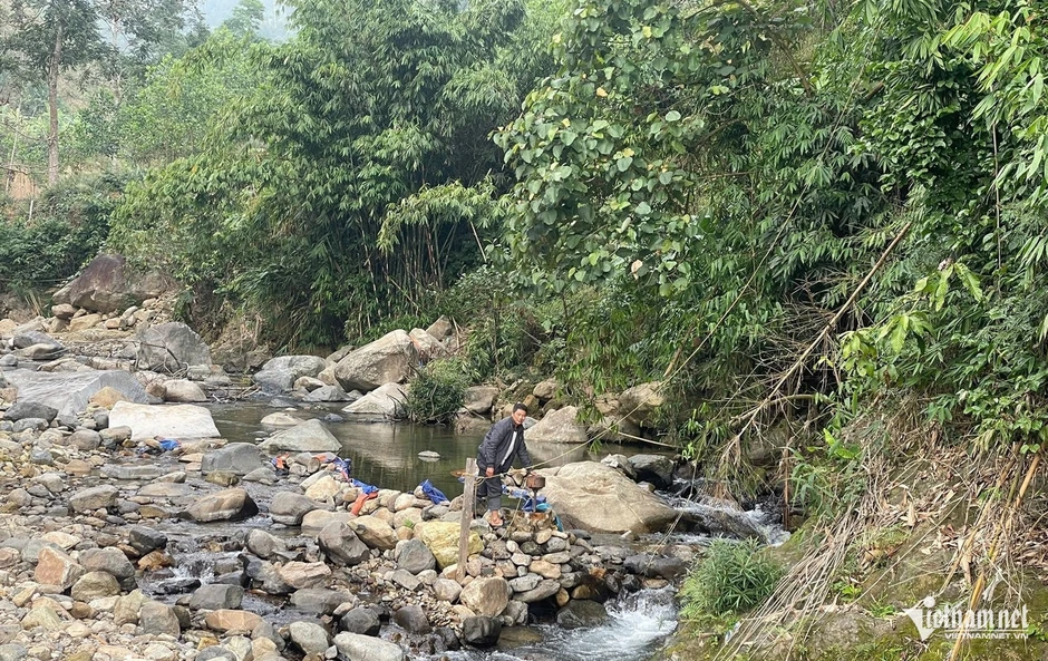 Điểm nghẽn điện lưới vùng cao: Dòng điện yếu ‘kìm chân’ sinh kế Điểm nghẽn điện lưới vùng cao: Dòng điện yếu ‘kìm chân’ sinh kế