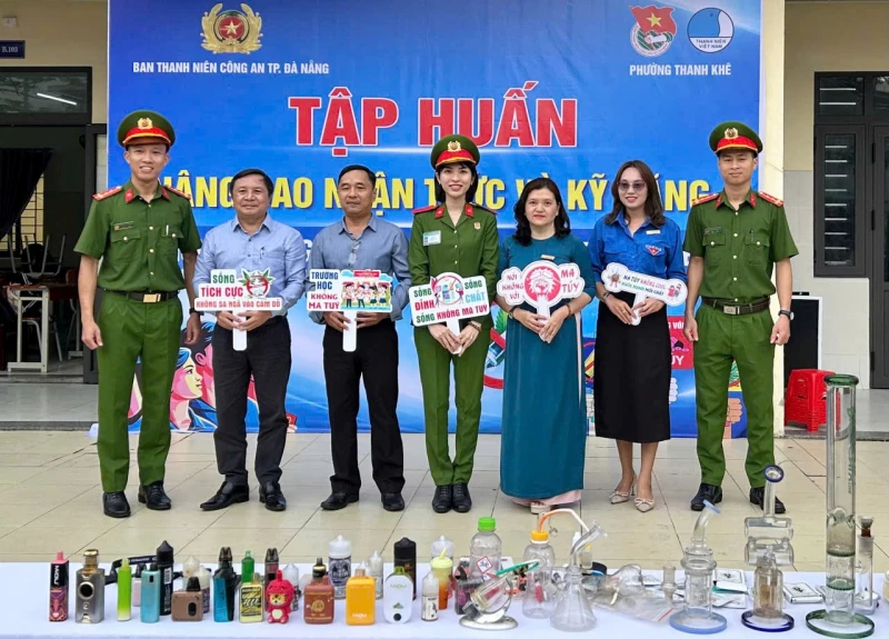 Điểm tựa bình yên từ sự xung kích của tuổi trẻ Công an cơ sở Điểm tựa bình yên từ sự xung kích của tuổi trẻ Công an cơ sở