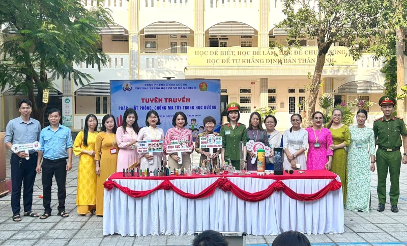 Điểm tựa bình yên từ sự xung kích của tuổi trẻ Công an cơ sở Điểm tựa bình yên từ sự xung kích của tuổi trẻ Công an cơ sở