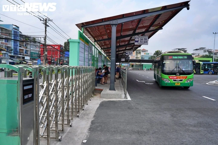 Diện mạo của bến xe buýt cửa ngõ TP.HCM sau khi chỉnh trang