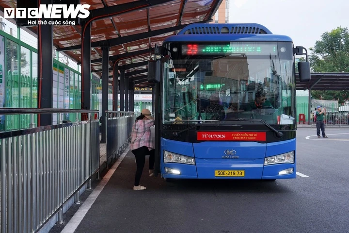 Diện mạo của bến xe buýt cửa ngõ TP.HCM sau khi chỉnh trang