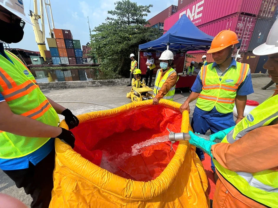Diễn tập ứng phó sự cố tràn dầu trên sông Sài Gòn Diễn tập ứng phó sự cố tràn dầu trên sông Sài Gòn
