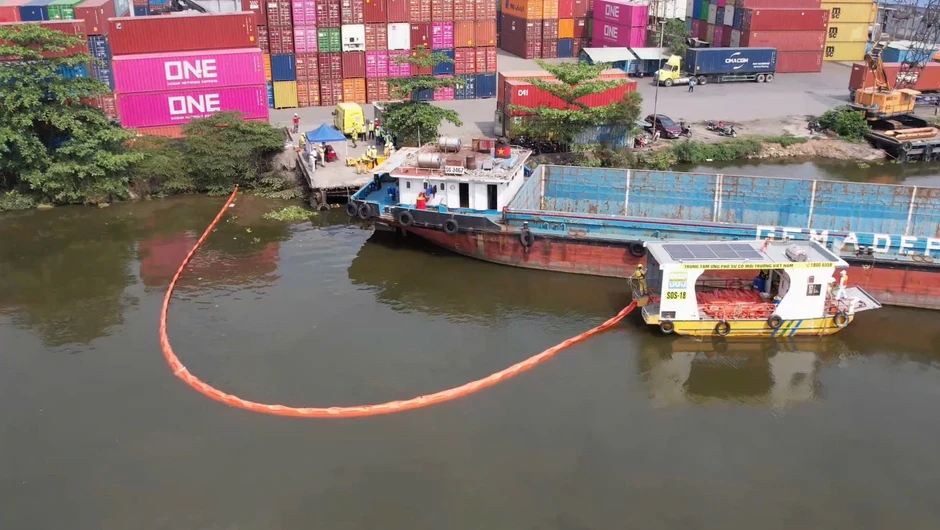 Diễn tập ứng phó sự cố tràn dầu trên sông Sài Gòn Diễn tập ứng phó sự cố tràn dầu trên sông Sài Gòn