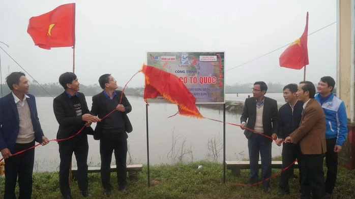 Điều còn lại sau những lá cờ Điều còn lại sau những lá cờ