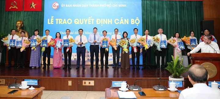 Điều động lãnh đạo TP . HCM 2026: Loạt bổ nhiệm quan trọng cho sự Phát triển Thành phố Điều động lãnh đạo TP . HCM 2026: Loạt bổ nhiệm quan trọng cho sự Phát triển Thành phố