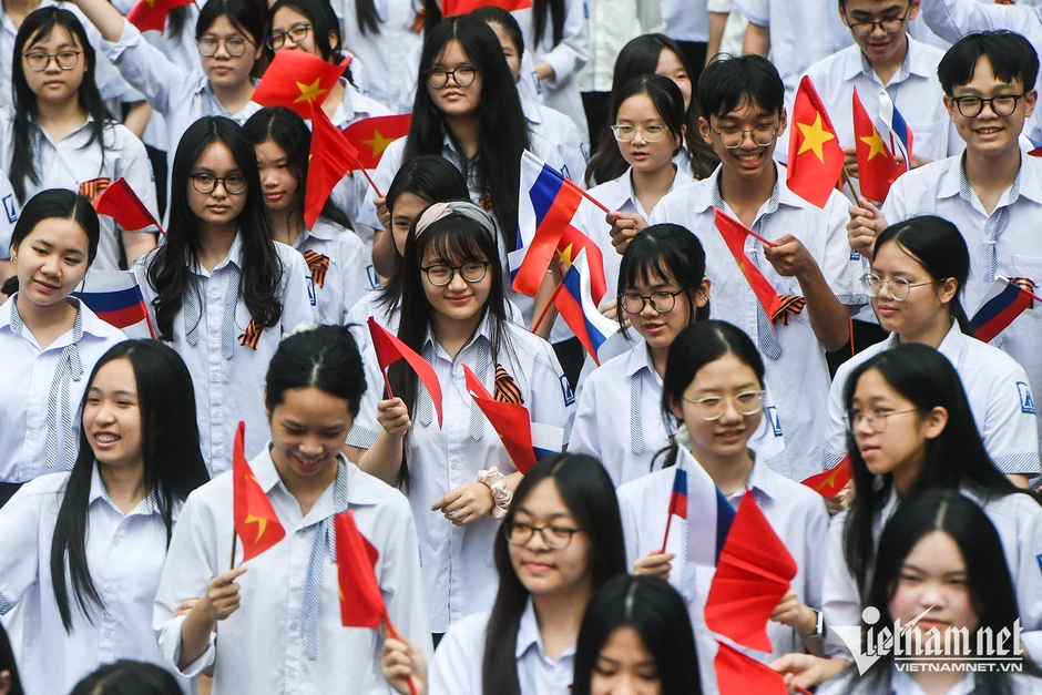 Diễu hành 'Binh đoàn bất tử' ở Hà Nội tưởng niệm chiến sĩ Việt Nam, Liên Xô Diễu hành 'Binh đoàn bất tử' ở Hà Nội tưởng niệm chiến sĩ Việt Nam, Liên Xô
