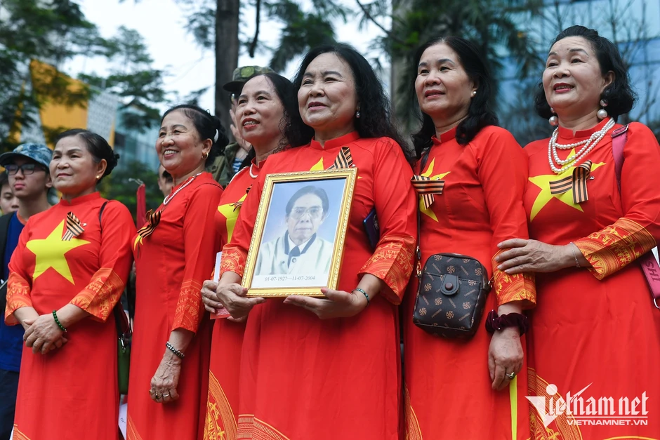 Diễu hành 'Binh đoàn bất tử' ở Hà Nội tưởng niệm chiến sĩ Việt Nam, Liên Xô Diễu hành 'Binh đoàn bất tử' ở Hà Nội tưởng niệm chiến sĩ Việt Nam, Liên Xô