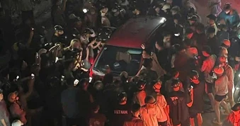 Điều tra vụ hàng trăm người "bao vây" một ô tô để livestream ở Thái Nguyên