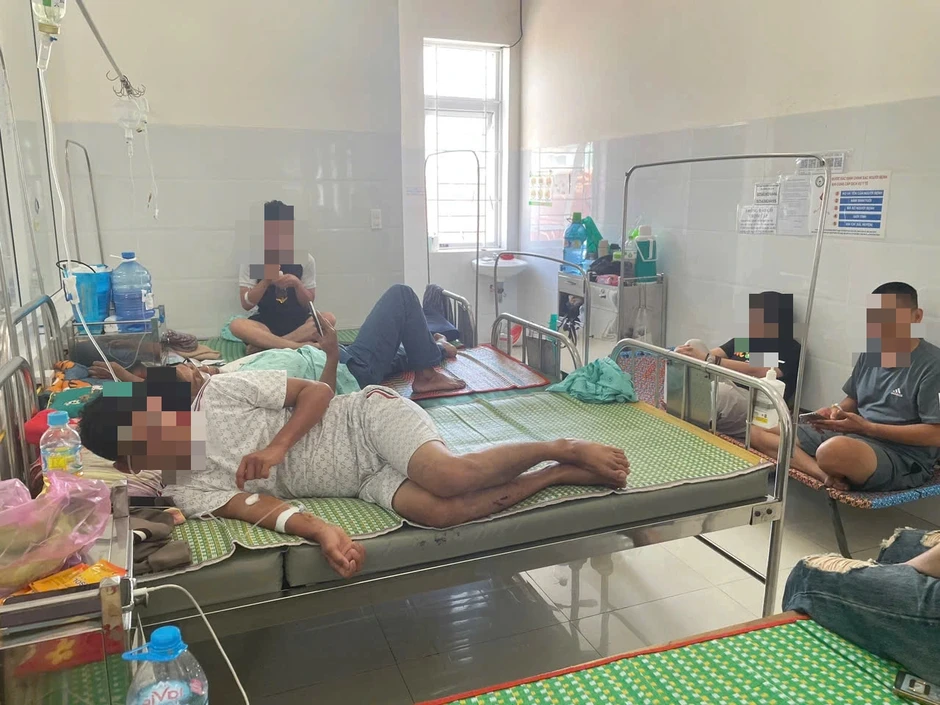 Điều tra vụ nghi ngộ độc sau ăn bánh mì khiến 89 người nhập viện ở Quy Nhơn Điều tra vụ nghi ngộ độc sau ăn bánh mì khiến 89 người nhập viện ở Quy Nhơn