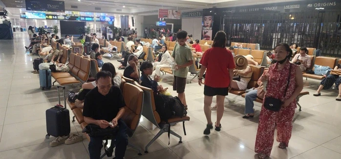 Diều xâm nhập sân bay Cát Bi, máy bay phải hạ cánh Nội Bài, khách về Hải Phòng lúc 3 giờ sáng Diều xâm nhập sân bay Cát Bi, máy bay phải hạ cánh Nội Bài, khách về Hải Phòng lúc 3 giờ sáng