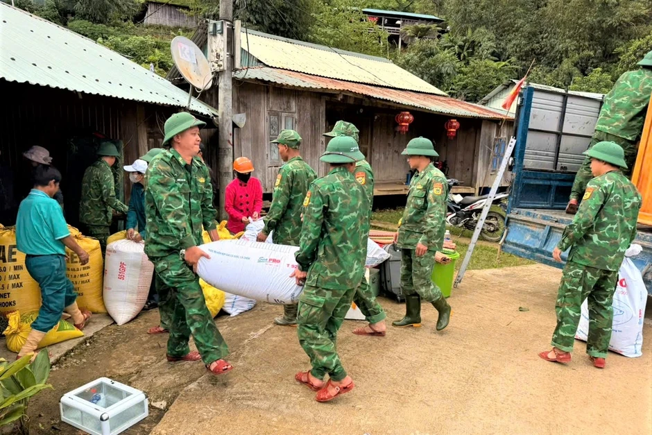 Đỉnh núi có vết nứt bất thường, hơn 130 người được sơ tán khẩn cấp Đỉnh núi có vết nứt bất thường, hơn 130 người được sơ tán khẩn cấp