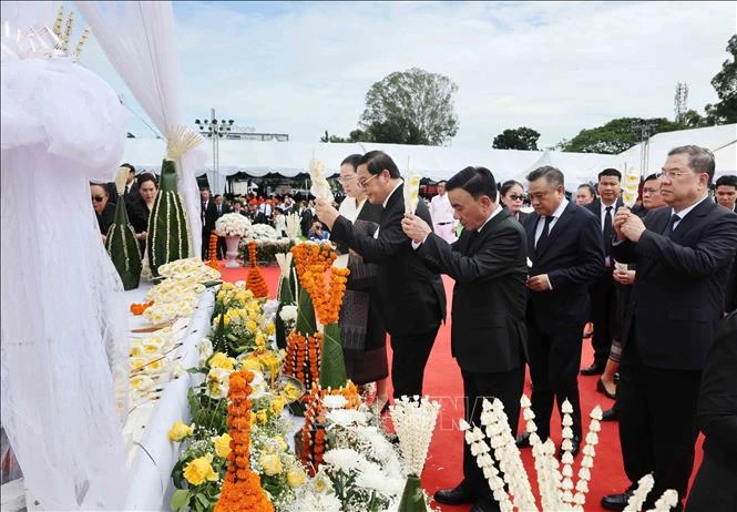 Đoàn cấp cao Đảng Cộng sản Việt Nam dự Lễ truy điệu Chủ tịch Quốc hội Lào Xaysomphone Phomvihane
