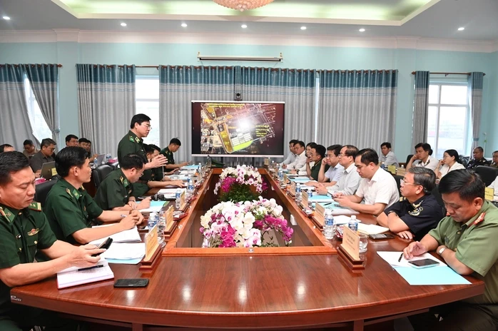 Đoàn công tác Bộ Tư lệnh Bộ đội Biên phòng khảo sát cửa khẩu Quốc tế Mộc Bài Đoàn công tác Bộ Tư lệnh Bộ đội Biên phòng khảo sát cửa khẩu Quốc tế Mộc Bài