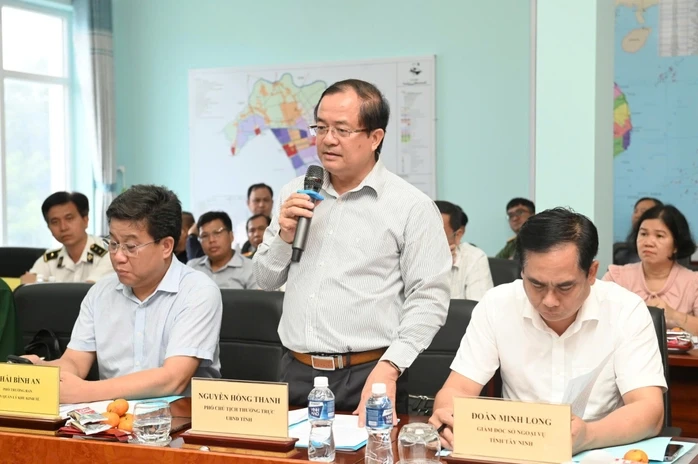 Đoàn công tác Bộ Tư lệnh Bộ đội Biên phòng khảo sát cửa khẩu Quốc tế Mộc Bài Đoàn công tác Bộ Tư lệnh Bộ đội Biên phòng khảo sát cửa khẩu Quốc tế Mộc Bài