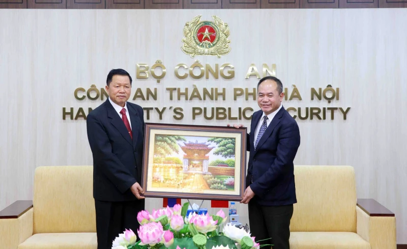 Đoàn đại biểu cấp cao Bộ Công an Lào thăm và làm việc với Công an TP Hà Nội Đoàn đại biểu cấp cao Bộ Công an Lào thăm và làm việc với Công an TP Hà Nội