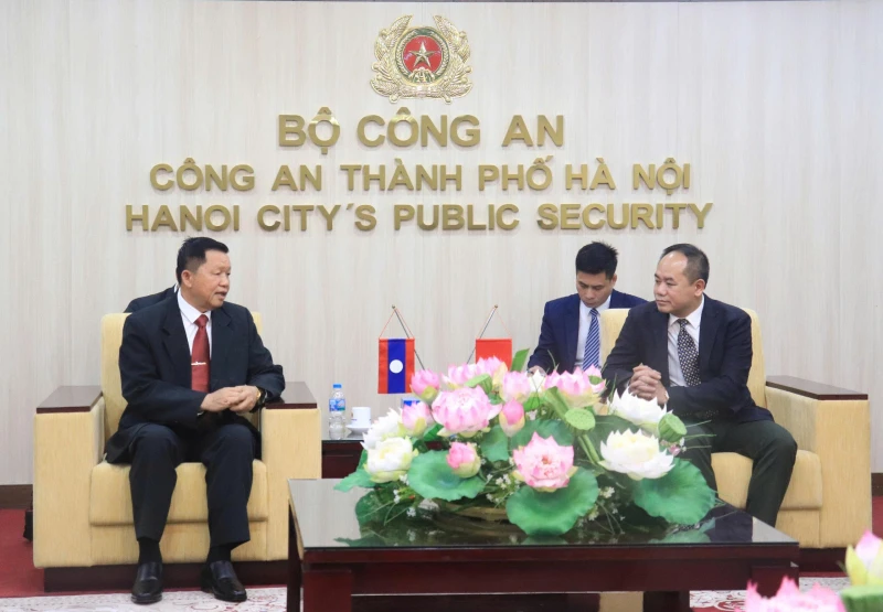 Đoàn đại biểu cấp cao Bộ Công an Lào thăm và làm việc với Công an TP Hà Nội Đoàn đại biểu cấp cao Bộ Công an Lào thăm và làm việc với Công an TP Hà Nội