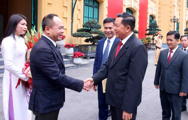 Đoàn đại biểu cấp cao Bộ Công an Lào thăm và làm việc với Công an TP Hà Nội Đoàn đại biểu cấp cao Bộ Công an Lào thăm và làm việc với Công an TP Hà Nội