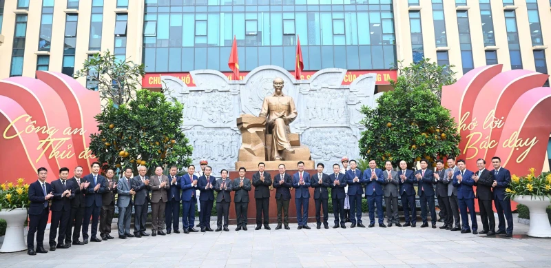 Đoàn đại biểu cấp cao Bộ Công an Lào thăm và làm việc với Công an TP Hà Nội Đoàn đại biểu cấp cao Bộ Công an Lào thăm và làm việc với Công an TP Hà Nội