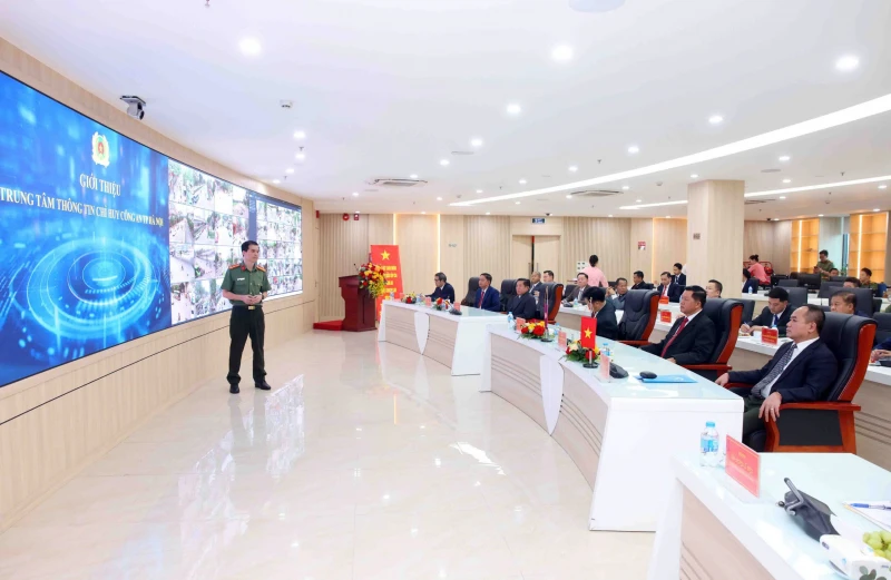Đoàn đại biểu cấp cao Bộ Công an Lào thăm và làm việc với Công an TP Hà Nội Đoàn đại biểu cấp cao Bộ Công an Lào thăm và làm việc với Công an TP Hà Nội
