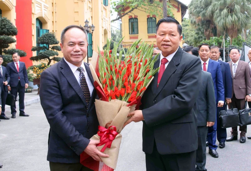 Đoàn đại biểu cấp cao Bộ Công an Lào thăm và làm việc với Công an TP Hà Nội Đoàn đại biểu cấp cao Bộ Công an Lào thăm và làm việc với Công an TP Hà Nội