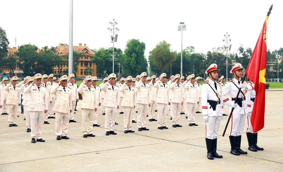 Đoàn đại biểu lực lượng Cảnh sát hình sự vào Lăng viếng Chủ tịch Hồ Chí Minh Đoàn đại biểu lực lượng Cảnh sát hình sự vào Lăng viếng Chủ tịch Hồ Chí Minh
