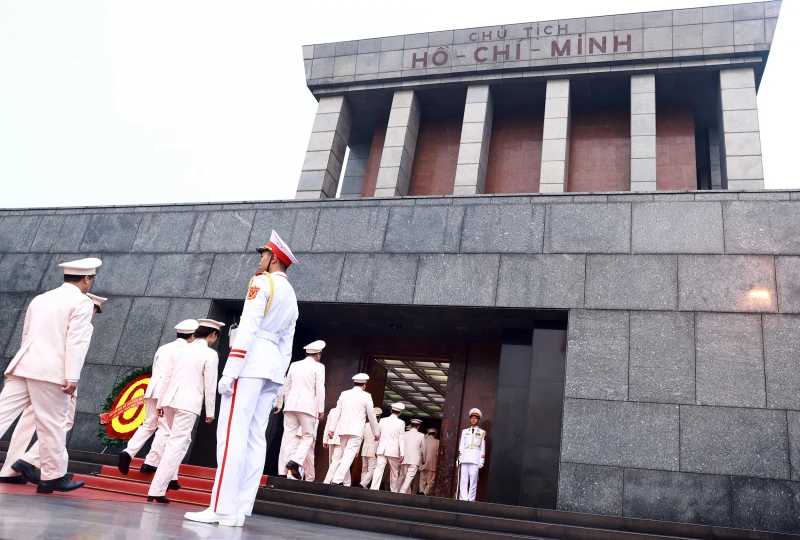 Đoàn đại biểu lực lượng Tham mưu Công an nhân dân vào Lăng viếng Bác Đoàn đại biểu lực lượng Tham mưu Công an nhân dân vào Lăng viếng Bác