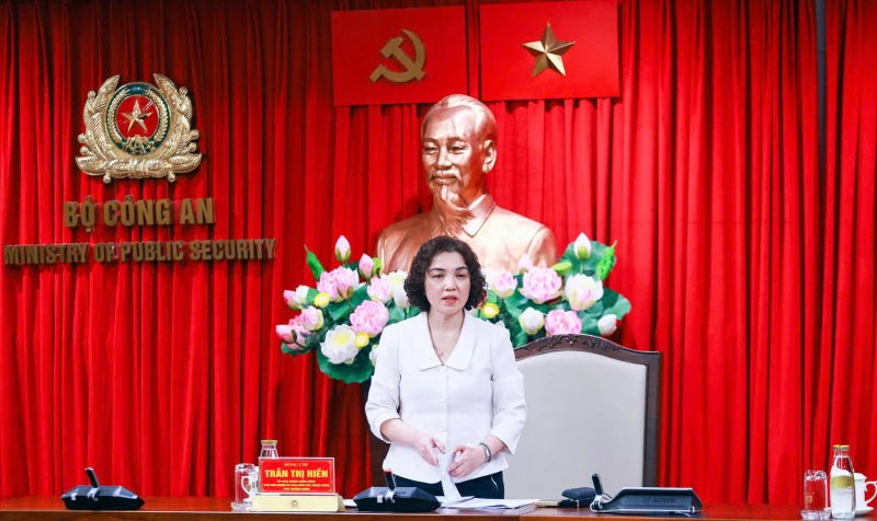 Đoàn kiểm tra, giám sát số 04 của Bộ Chính trị làm việc với Đảng bộ Công an Trung ương Đoàn kiểm tra, giám sát số 04 của Bộ Chính trị làm việc với Đảng bộ Công an Trung ương