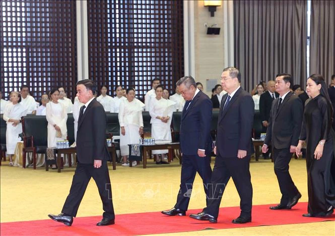Đoàn lãnh đạo cấp cao Đảng, Nhà nước Việt Nam viếng Chủ tịch Quốc hội Lào Xaysomphone Phomvihane Đoàn lãnh đạo cấp cao Đảng, Nhà nước Việt Nam viếng Chủ tịch Quốc hội Lào Xaysomphone Phomvihane