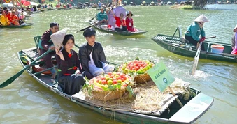 Độc đáo lễ rước sản vật 34 tỉnh, thành Việt Nam tri ân Thần Nông