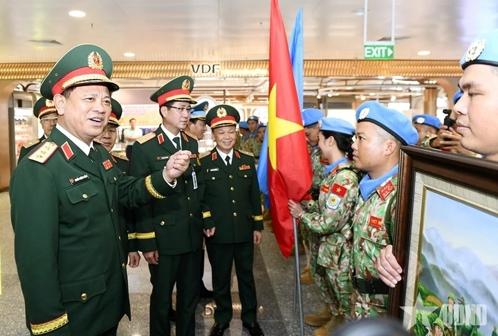 Đội Công binh số 5 lên đường làm nhiệm vụ gìn giữ hòa bình Liên hợp quốc Đội Công binh số 5 lên đường làm nhiệm vụ gìn giữ hòa bình Liên hợp quốc