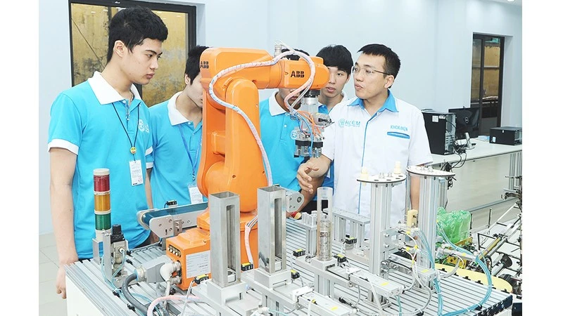Đổi mới mô hình phát triển từ cải cách thể chế Đổi mới mô hình phát triển từ cải cách thể chế