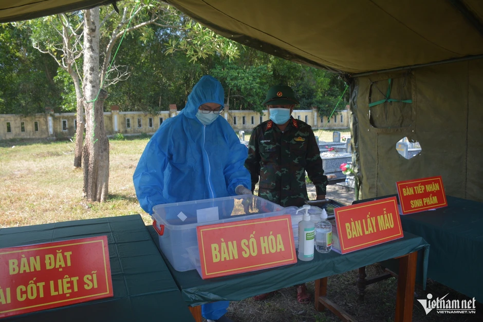Đội nắng như đổ lửa, bộ đội miệt mài lấy mẫu ADN tìm danh tính liệt sĩ Đội nắng như đổ lửa, bộ đội miệt mài lấy mẫu ADN tìm danh tính liệt sĩ