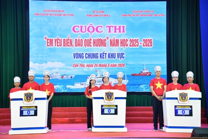 Đội thi của Cà Mau đoạt giải nhất cuộc thi "Em yêu biển, đảo quê hương" Đội thi của Cà Mau đoạt giải nhất cuộc thi "Em yêu biển, đảo quê hương"