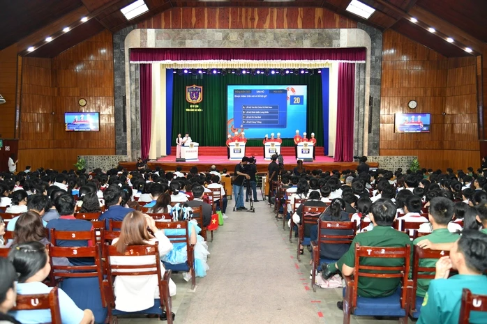 Đội thi của Cà Mau đoạt giải nhất cuộc thi "Em yêu biển, đảo quê hương" Đội thi của Cà Mau đoạt giải nhất cuộc thi "Em yêu biển, đảo quê hương"