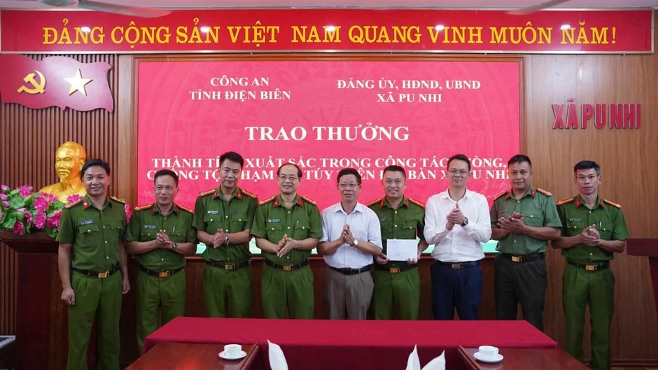 Đối tượng buôn ma túy chống trả quyết liệt khi bị cảnh sát vây bắt Đối tượng buôn ma túy chống trả quyết liệt khi bị cảnh sát vây bắt