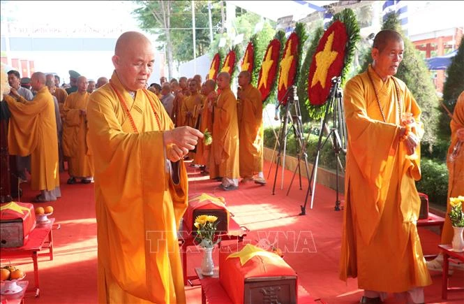Đón 158 hài cốt liệt sĩ quân tình nguyện, chuyên gia Việt Nam hy sinh tại Campuchia về nước Đón 158 hài cốt liệt sĩ quân tình nguyện, chuyên gia Việt Nam hy sinh tại Campuchia về nước