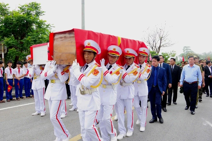 Đón 28 hài cốt liệt sĩ quân tình nguyện và chuyên gia Việt Nam từ Lào về an táng Đón 28 hài cốt liệt sĩ quân tình nguyện và chuyên gia Việt Nam từ Lào về an táng