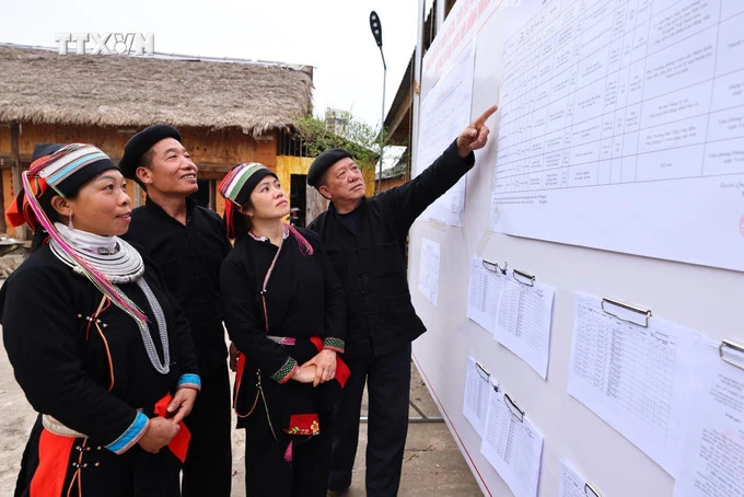 Đồng bào nơi cực Bắc Tổ quốc hướng về ngày hội non sông Đồng bào nơi cực Bắc Tổ quốc hướng về ngày hội non sông