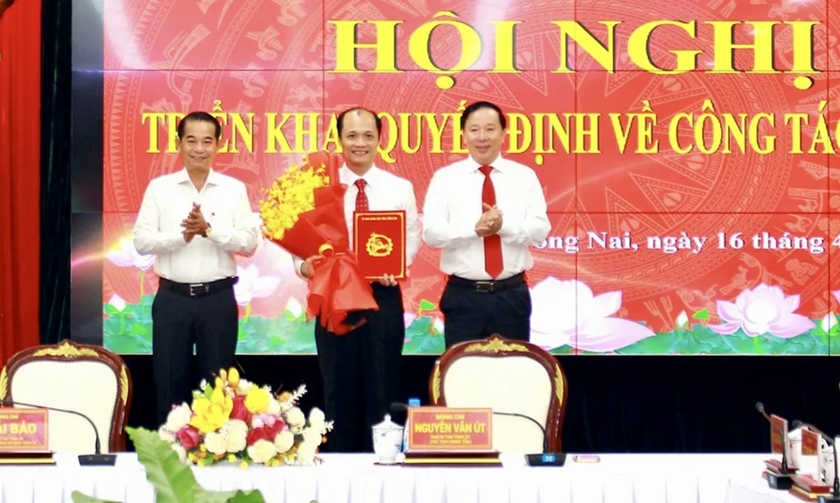 Đồng Nai công bố nhiều quyết định quan trọng về công tác cán bộ Đồng Nai công bố nhiều quyết định quan trọng về công tác cán bộ