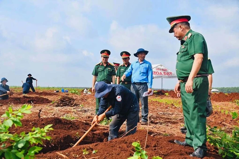 Đồng Nai tìm nhân chứng về mộ tập thể liệt sĩ bên quốc lộ 13 Đồng Nai tìm nhân chứng về mộ tập thể liệt sĩ bên quốc lộ 13