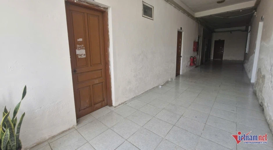 Động thái mới của hàng xóm sau vụ đôi nam nữ tử vong trong chung cư Động thái mới của hàng xóm sau vụ đôi nam nữ tử vong trong chung cư