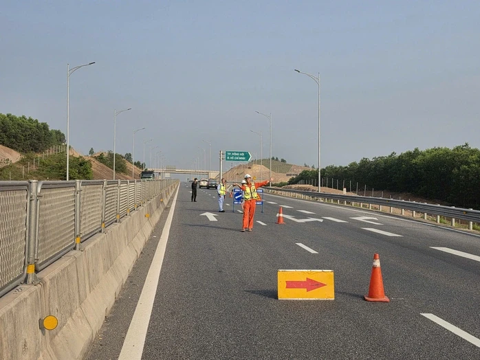 Đóng từng đoạn cao tốc Vũng Áng - Cam Lộ trong 5 ngày Đóng từng đoạn cao tốc Vũng Áng - Cam Lộ trong 5 ngày