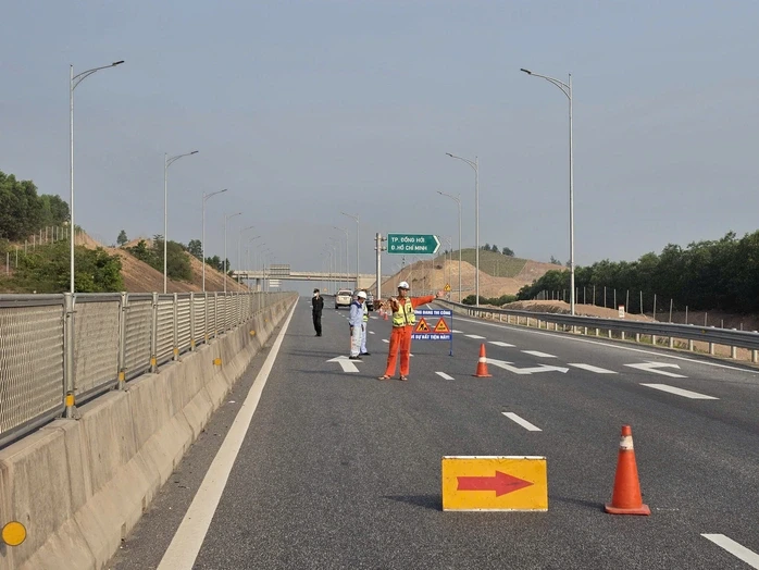 Đóng từng đoạn cao tốc Vũng Áng - Cam Lộ trong 5 ngày Đóng từng đoạn cao tốc Vũng Áng - Cam Lộ trong 5 ngày